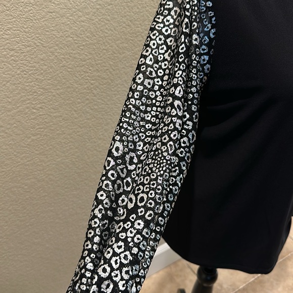 NWT Blouse with silver metallic sleeves - Picture 5 of 9